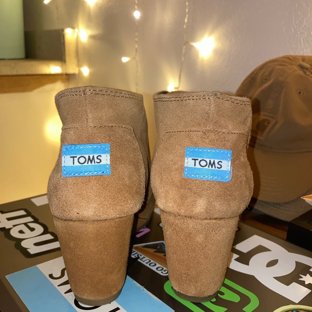 Brown toms wedges